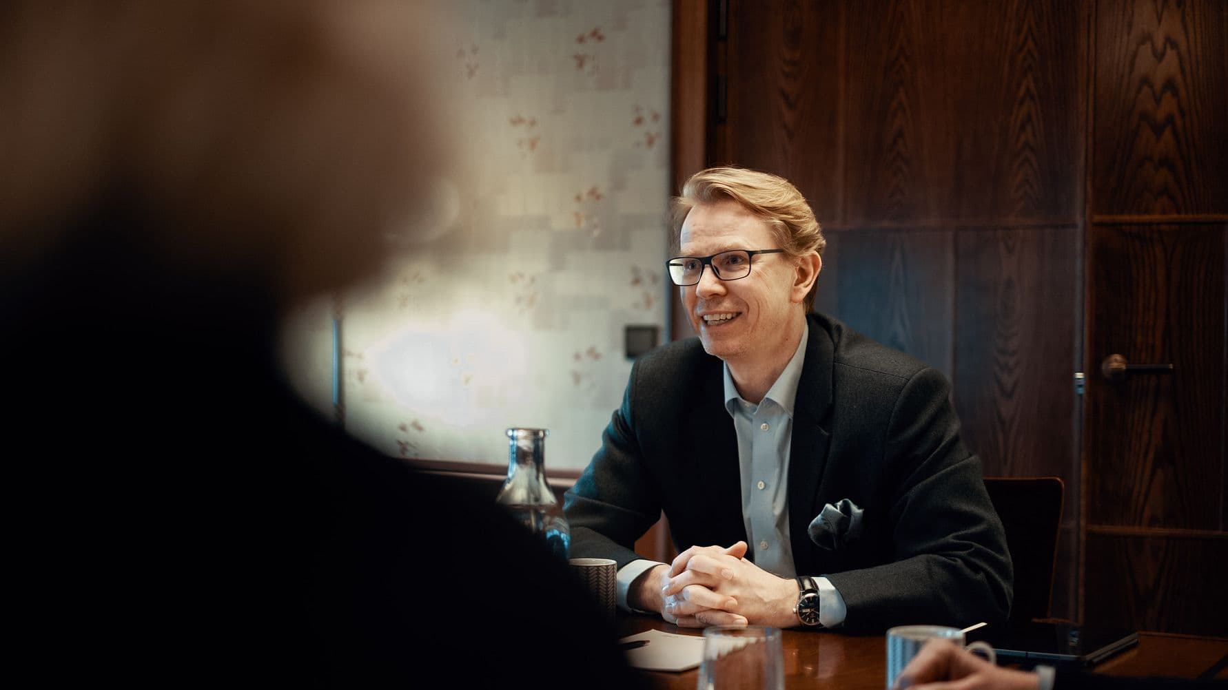 Pwc norge omstrukturerar: säljer delar av verksamheten