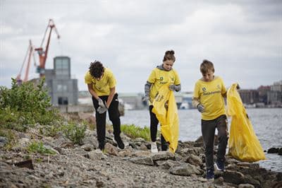 Ungdomar städar Norrköping: Ren stad och gemenskap