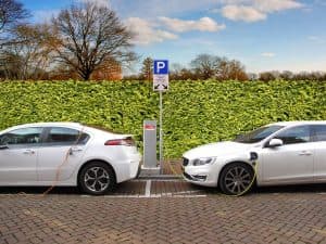 Ny trend: Volvo tänker om – rullar ut eldriven sedan och kombi