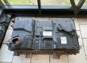Elbilbatteri utställt i ett museum.