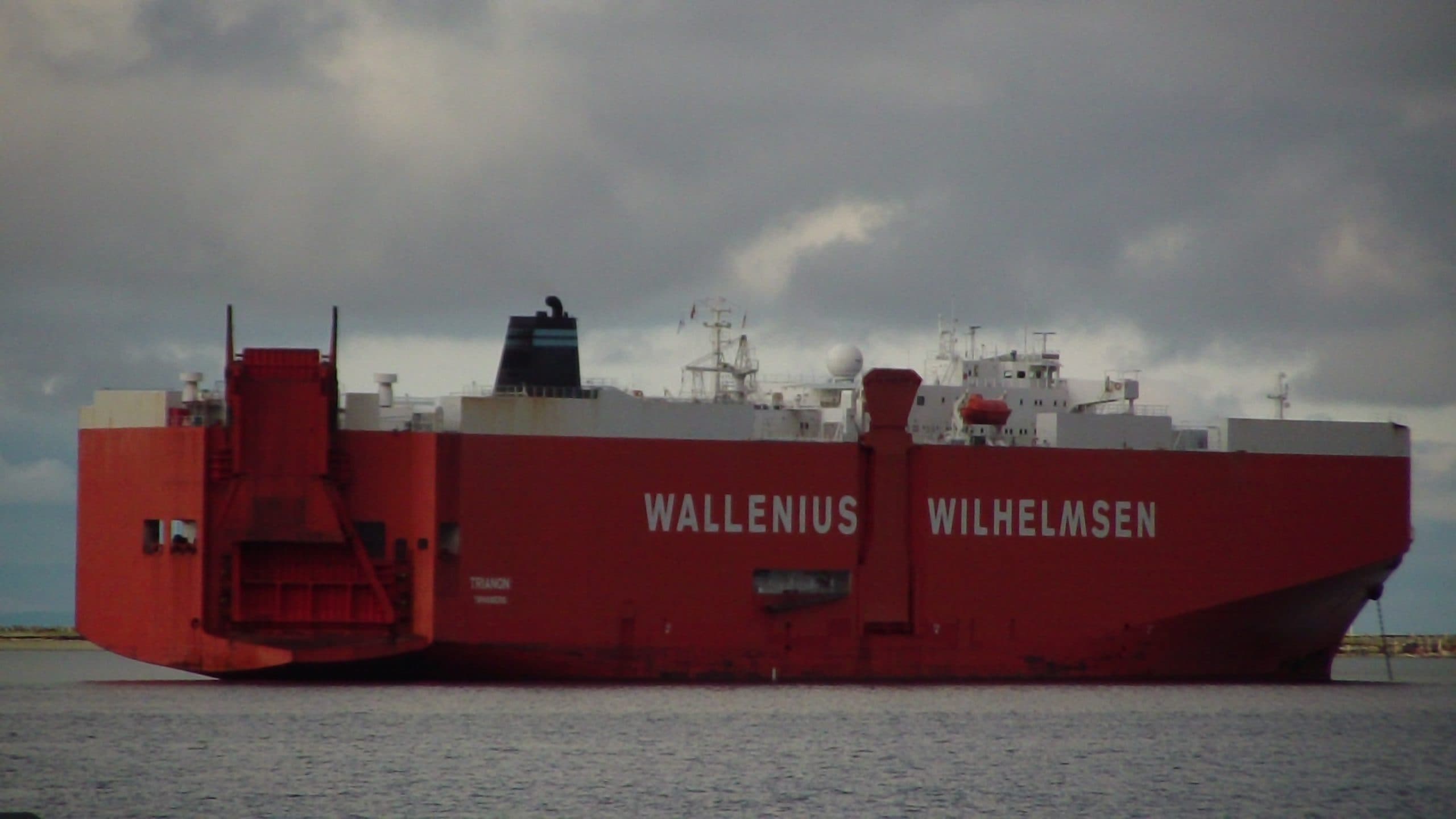 Ett fartyg från Wallenius Wilhelmsen på vattnet.