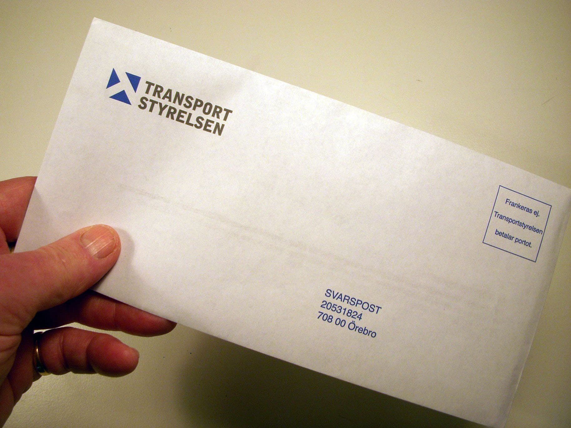 Ett kuvert från Transportstyrelsen med deras logotyp.