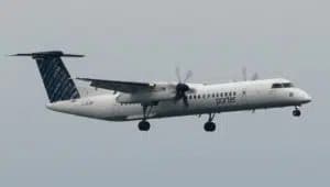 Ett Porter Airlines Q-400 flygplan i luften.
