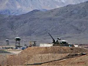 Natanz kärnanläggning i Iran med berg i bakgrunden.