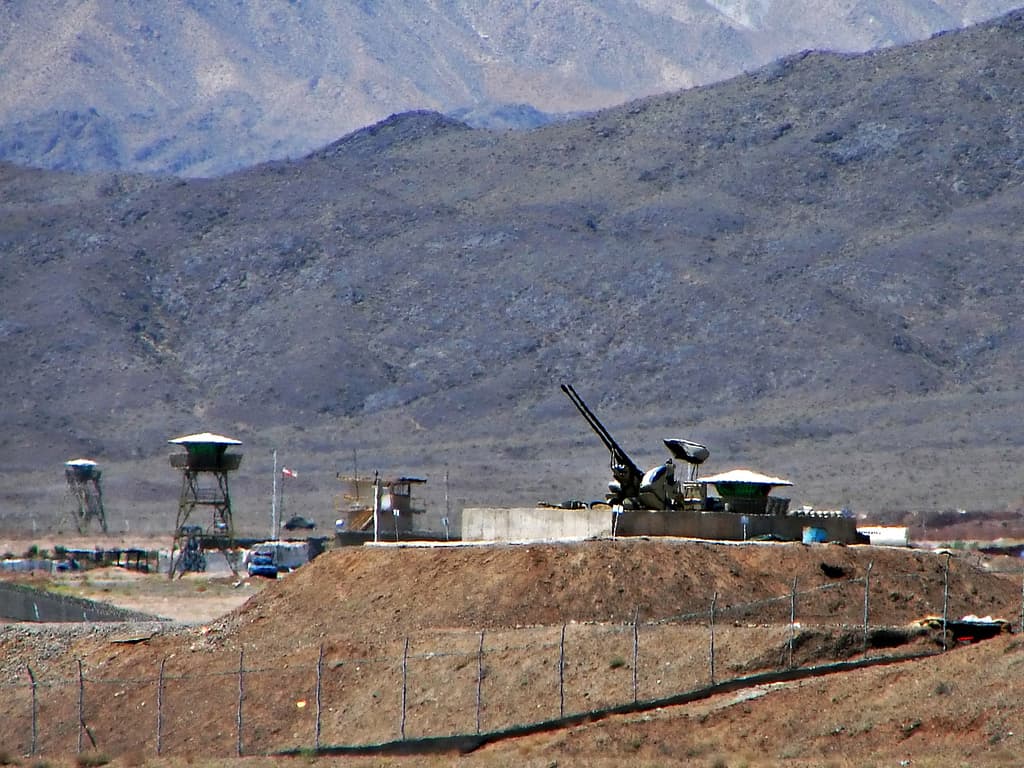 Natanz kärnanläggning i Iran med berg i bakgrunden.