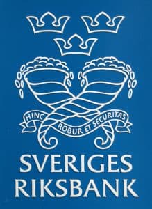 Sveriges Riksbanks logotyp på en blå bakgrund.