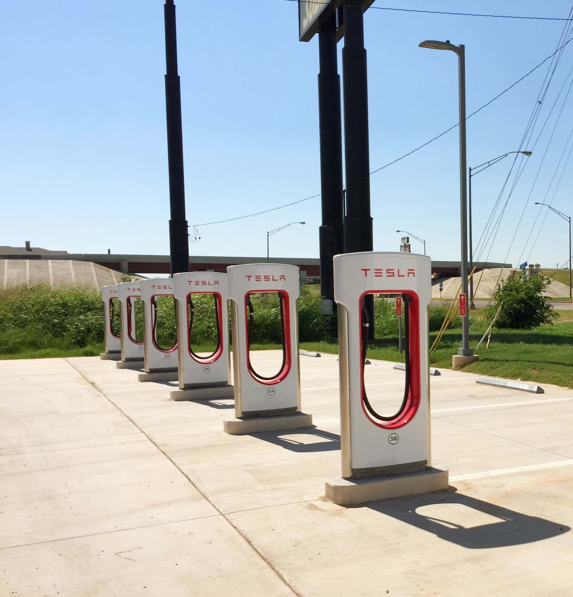 Tesla laddstationer i Perry, Oklahoma.