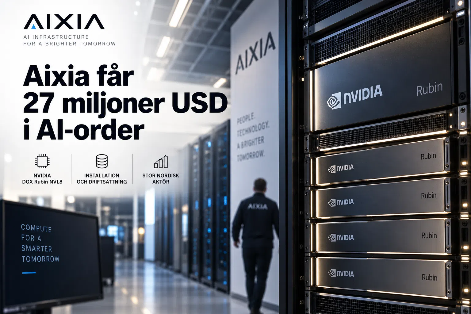 Tekniker arbetar med laptop vid ett serverrack i ett datacenter