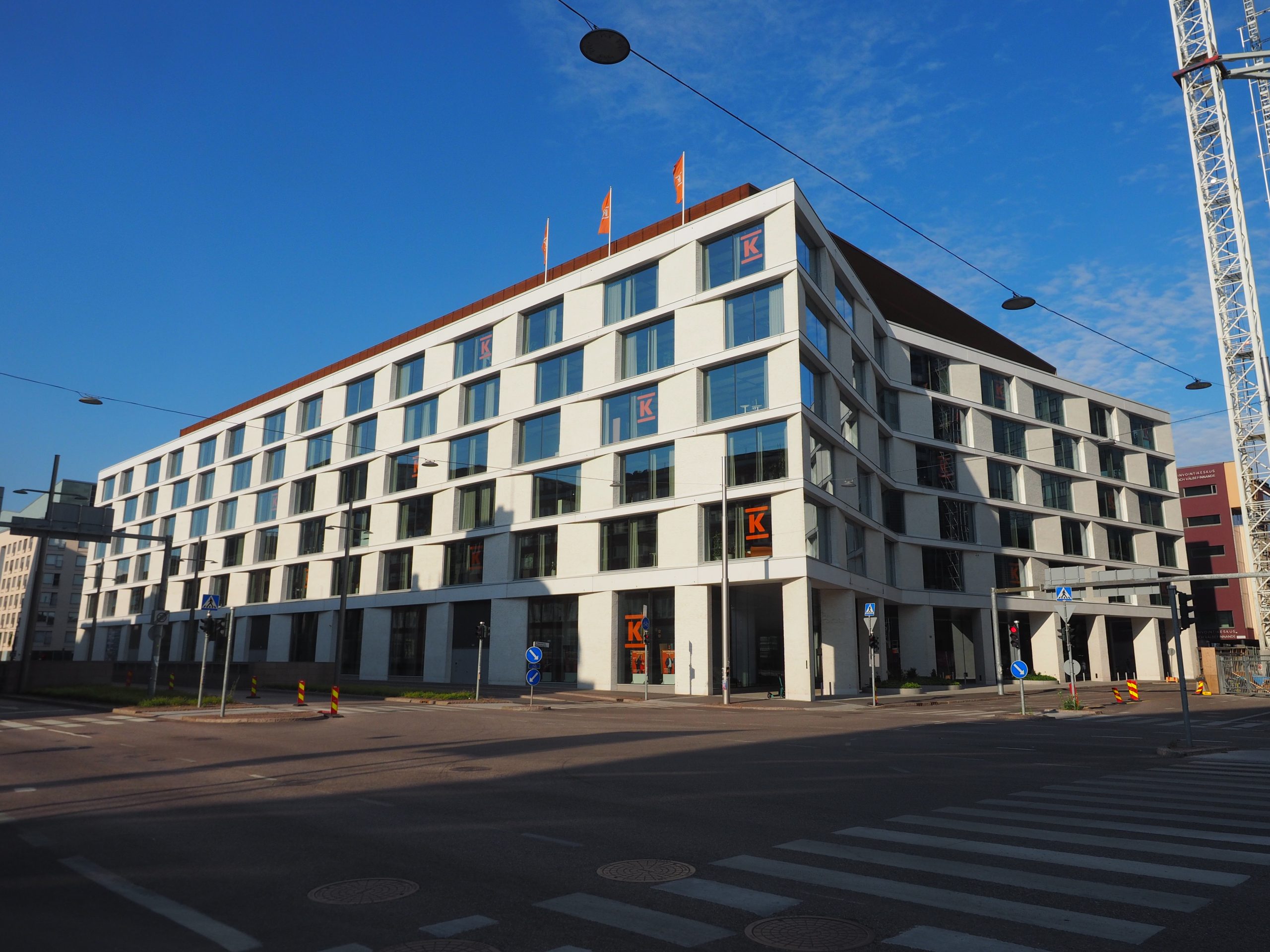 Kesko huvudkontor i Helsingfors, en modern byggnad med K-logotypen.